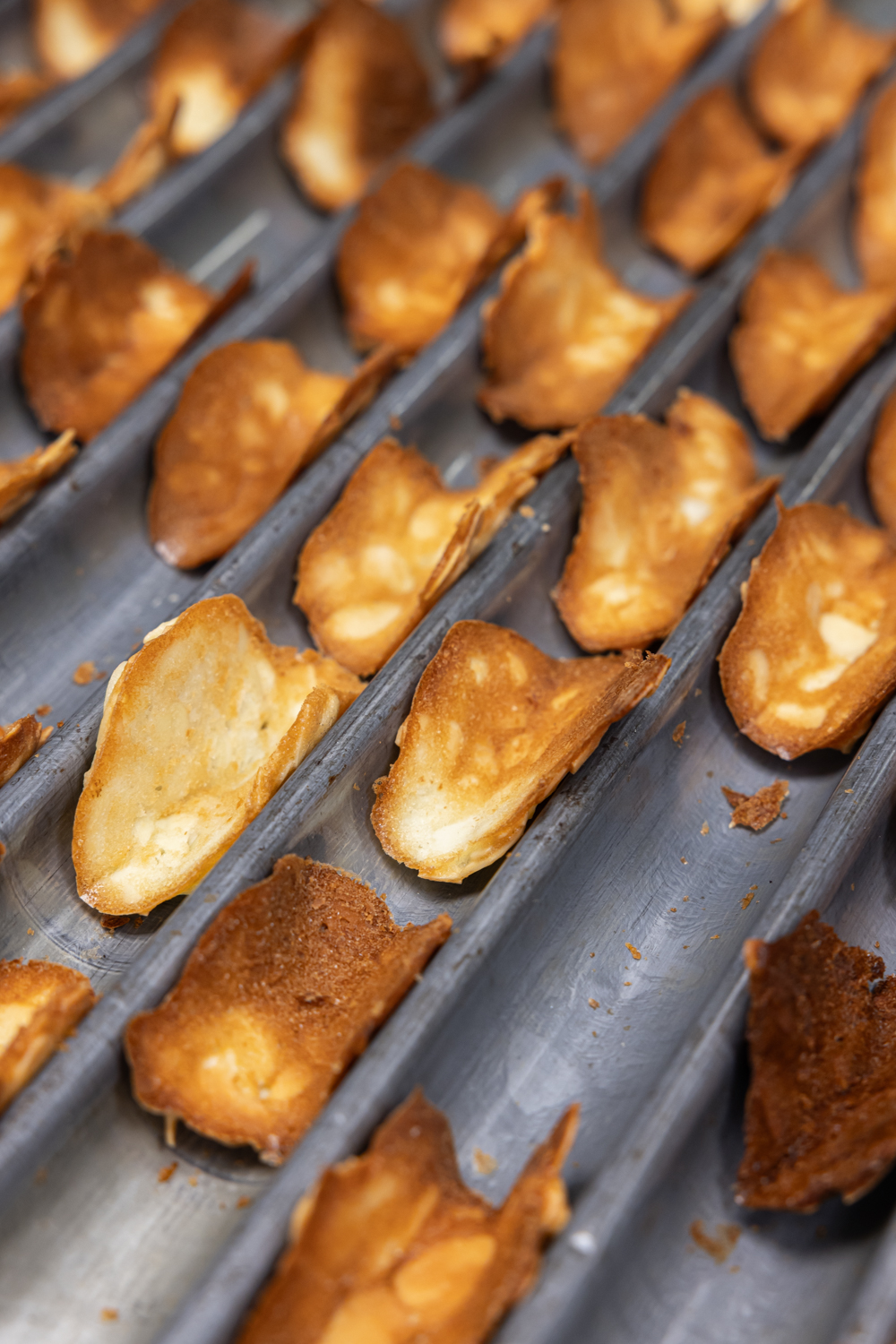 Nos tuiles amandes en fabrication